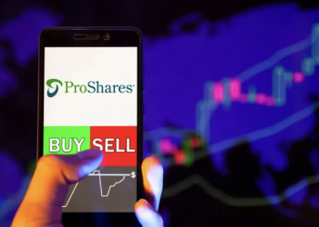 別急進場？比特幣 ETF 前夕，分析師齊喊：BTC短期有大幅回落