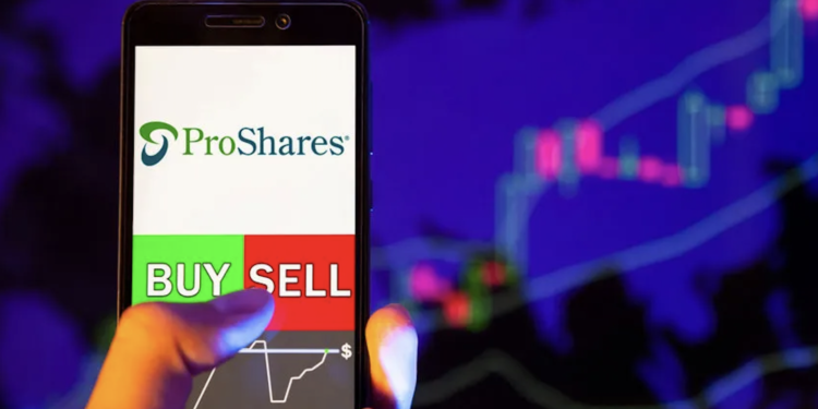 別急進場？比特幣 ETF 前夕，分析師齊喊：BTC短期有大幅回落