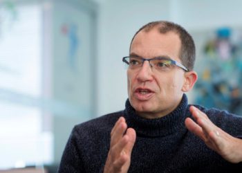 引爆恐慌！莫德納CEO : 現有疫苗對付Omicron效力堪憂！各大資產跳水、BTC跌破56000