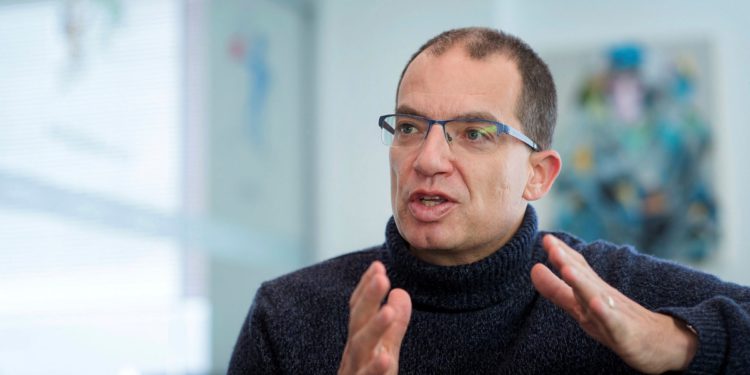 引爆恐慌！莫德納CEO : 現有疫苗對付Omicron效力堪憂！各大資產跳水、BTC跌破56000