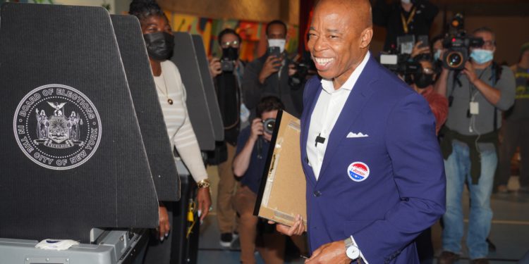 選前承諾讓「紐約成為比特幣中心」！Eric Adams當選NYC市長