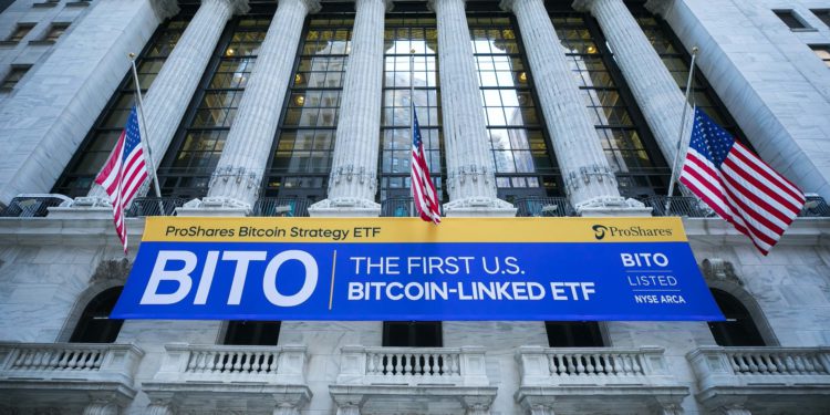 「比特幣期貨ETF」表現不如現貨！“BITO” 自推出後跌幅是BTC兩倍