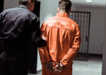 詐騙｜25 歲交易員謊稱 150% 績效誆騙數百人，吸金500萬鎂！