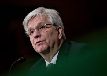 抗通膨！Fed理事 : 明年3月就該升息、夏天前就要縮表；美股、比特幣再下挫9%