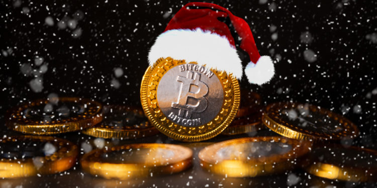 bitcoin on the christmas backgrounds. bitcoin and new year. Crypto currency bitcoin on a Christmas background. problems and business growth. New Year's warm tinting. | 動區動趨-最具影響力的區塊鏈新聞媒體 聖誕行情 | 比特幣突破5.1萬、以太破4100;微策略CEO : BTC會漲到600萬美元