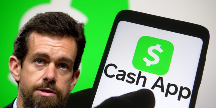 In this photo illustration a Cash App and logo of a mobile | 動區動趨-最具影響力的區塊鏈新聞媒體 Block(前 Square) 宣布 Cash App 整合閃電網路, 比特幣付款數秒完成無須手續費