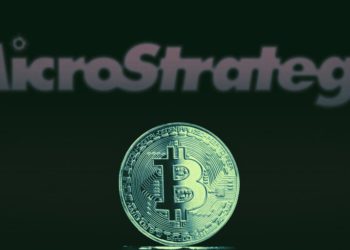 MicroStrategy股價暴跌18%！比特幣會計方法非採用GAAP，遭美SEC駁回