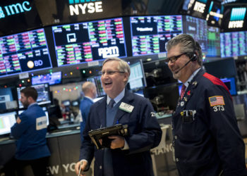 外媒後續分析：美股週一盤中「暴跌再V型大反轉」，背後有神祕客狂賣賣權