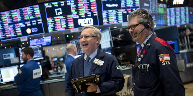 外媒後續分析：美股週一盤中「暴跌再V型大反轉」，背後有神祕客狂賣賣權