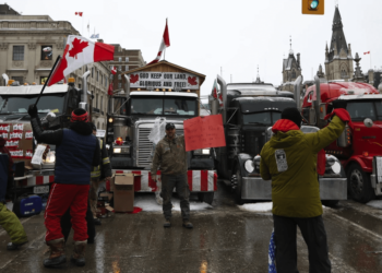 動用《緊急狀態法》惹眾怒！大量加拿大公民從銀行提款「換成比特幣」