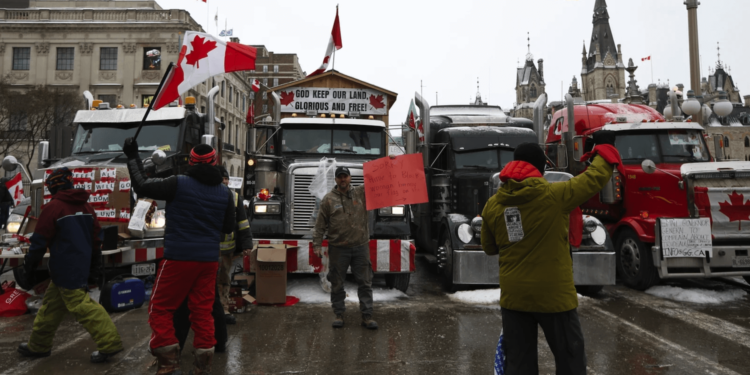 動用《緊急狀態法》惹眾怒！大量加拿大公民從銀行提款「換成比特幣」