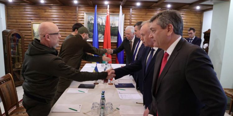 俄烏戰爭 | 雙方發言人稱「已取得實質性進展」！美警告中國：如援助俄國，後果自負