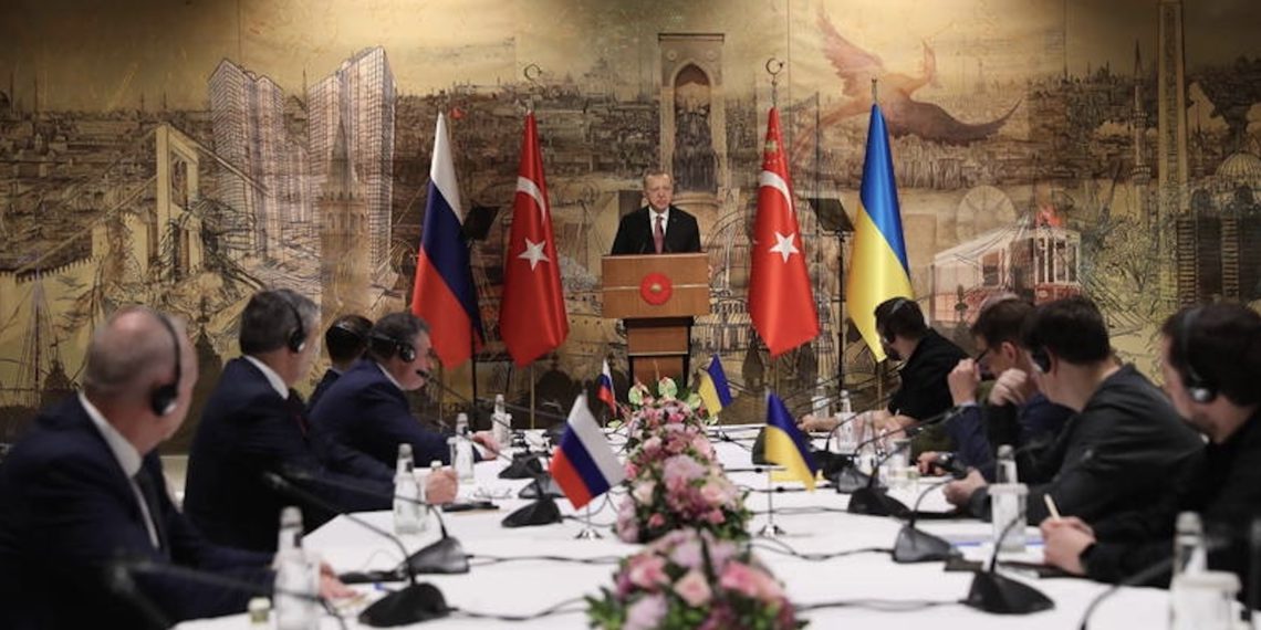 俄烏和談突破！俄承諾「大幅減少軍事行動」美股大漲、原油回落，比特幣破48,000