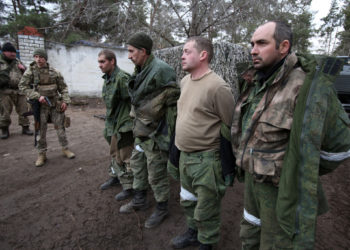 馬斯克 Starlink 抵烏！烏克蘭國防部提議：俄羅斯士兵「投降可獲 5 萬美元比特幣」