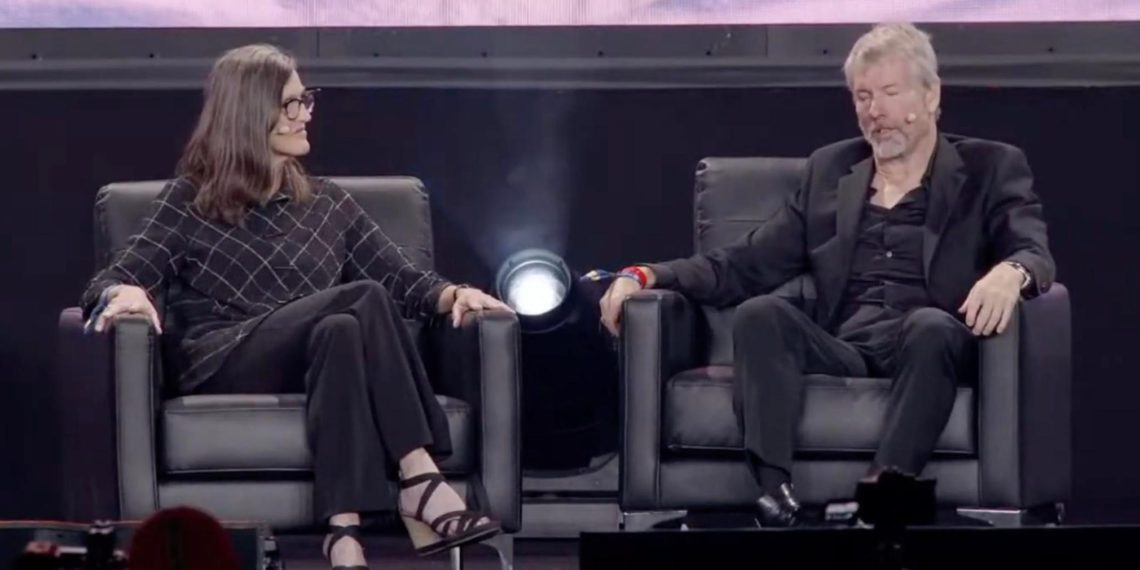 Bitcoin 2022 大會》微策略執行長、方舟女股神對談：不擔心比特幣和監管發展