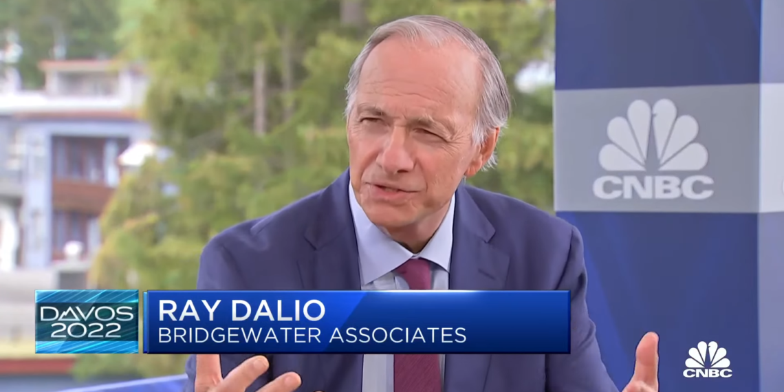 | 動區動趨-最具影響力的區塊鏈新聞媒體 橋水基金達里歐:現金、股票都垃圾,比特幣已在我投資組合中;BTC反彈破3萬鎂