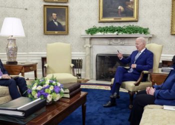 拜登挺鮑爾「緊縮貨幣」對抗通膨；Fed 理事：接下來每次會議都應升息2碼！