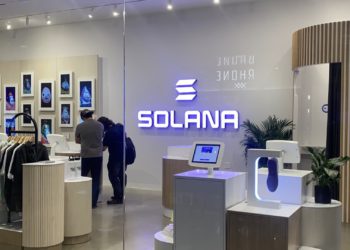 Solana 驚喜在紐約開設「實體店面」！為販賣 Saga 手機鋪路？