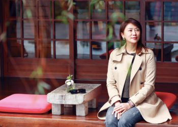 藝人連靜雯遭「虛擬老公」騙418萬，23歲人頭帳戶提供者：只願賠1/5