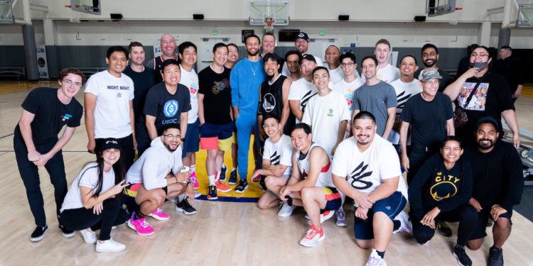 01首圖 | 動區動趨-最具影響力的區塊鏈新聞媒體 《NFT 奇幻漂流|與 NBA 史上最偉大射手 Stephen Curry 的夢幻見面會紀實》