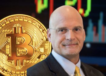 彭博資深分析師：比特幣正處於「極端折價」，相比股票市場風險更低