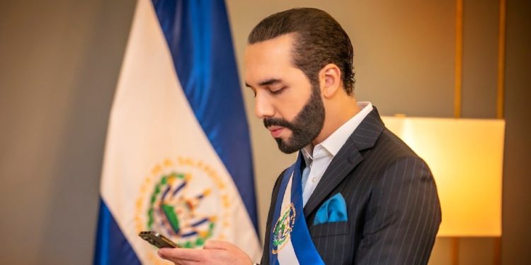 惠譽將薩爾瓦多信評再下調至 “CC”：財政流動性嚴峻，有高度債務違約風險