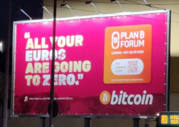 趣聞 | 義大利米蘭出現巨型廣告看板 :「你所有的歐元都將歸零」