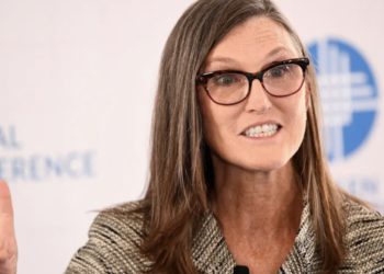 女股神致信Fed：應停止激進升息！美國恐有通縮蕭條的風險