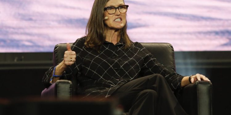 | 動區動趨-最具影響力的區塊鏈新聞媒體 女股神抄底》方舟再買 17.69 萬股 GBTC;Coinbase 儲備報告:灰度有 63.5萬枚 BTC