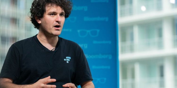 彭博社：FTX 用戶取回存款機會渺茫！破產前9億鎂流動資產又遇SRM FTT崩盤大貶值