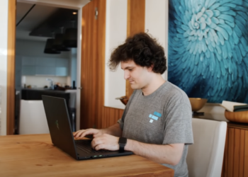 SBF：可睡得著、靠打電動清醒！承認Alameda開在FTX的槓桿部位「比想像大」