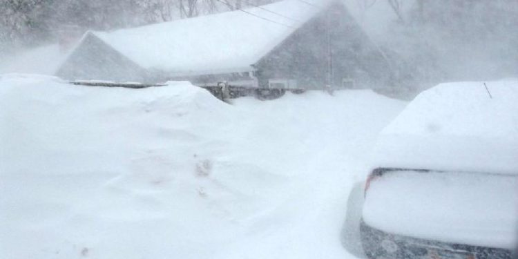 比特幣挖礦算力「暴降30%」！美暴風雪導致供電緊張，礦企限電讓路暖氣