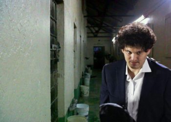 SBF 牢房曝光》 沒馬桶 6 人擠 3 坪，國際特赦組織調查：充斥愛滋性暴力