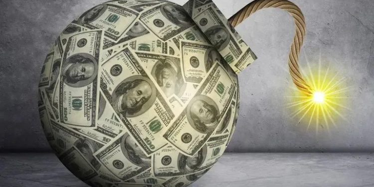 分析師警告：美國銀行業週一將面臨「更大的提款潮」！轉存大銀行是陷阱