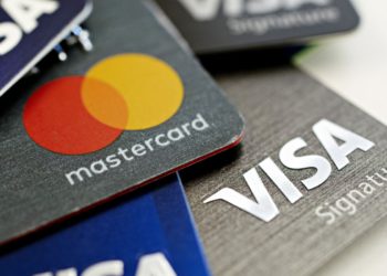 Visa、萬事達卡反駁路透社爆料：不會暫緩加密貨幣戰略