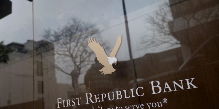 大到不能倒！華爾街巨頭聯手向第一共和銀行「注資300億鎂」，美股翻漲