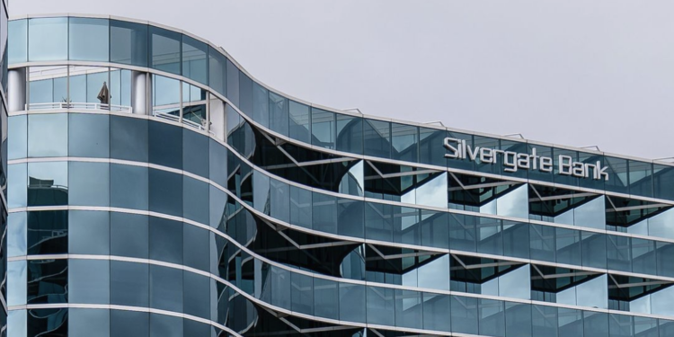 截屏2023-03-03 003535 | 動區動趨-最具影響力的區塊鏈新聞媒體 加密銀行暴雷》Silvergate 恐停運;SI股票重挫57%!Coinbase暫停支付