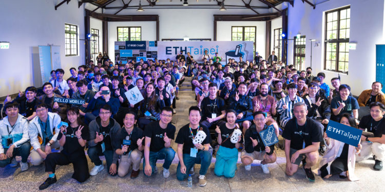 Group Photo | 動區動趨-最具影響力的區塊鏈新聞媒體 V神連線台北|ETHTaipei破千位國際開發者參與,Vitalik描繪以太坊未來藍圖