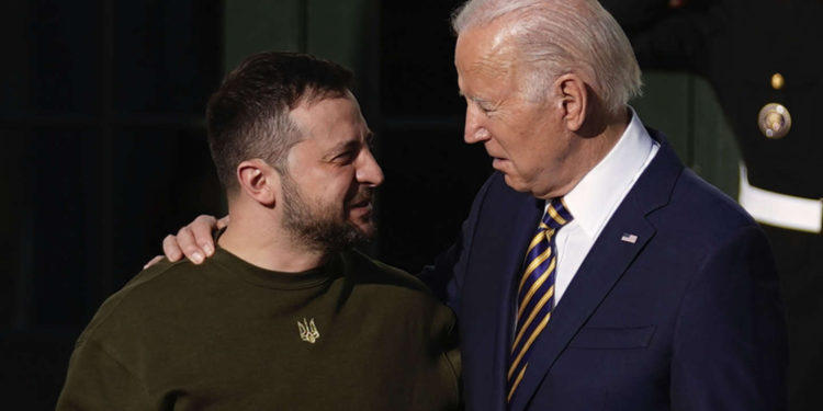 Biden US Ukraine | 動區動趨-最具影響力的區塊鏈新聞媒體 挨轟高利貸》IMF 向烏克蘭撥 156 億鎂貸款「收取8%利息」!