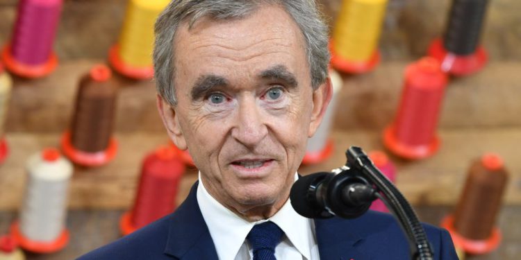 不用NFT賣虛擬精品！LVMH：僅會交易LV實體鞋、軒尼詩真酒..