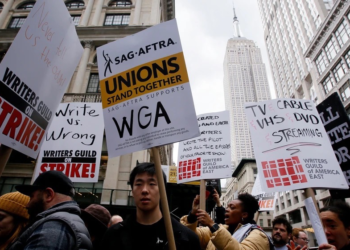 人類開始害怕AI！OpenAI公司被叫進白宮、好萊塢在罷工