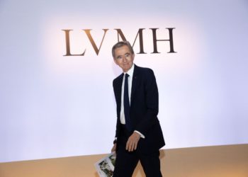 全球首富懂玩NFT！LVMH執行長Bernard Arnault遭爆向他人秀Opensea收藏