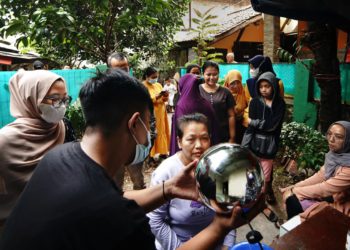 Worldcoin亂象》中國找柬埔寨人掃虹膜「領空投」，黑市代領一次30鎂