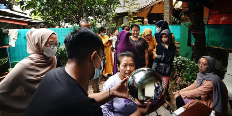 | 動區動趨-最具影響力的區塊鏈新聞媒體 Worldcoin亂象》中國找柬埔寨人掃虹膜「領空投」,黑市代領一次30鎂