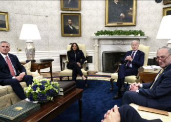 美國現金耗盡危機》白宮警告「若債務違約 股市恐暴跌45％」; 兩黨上限談判驟停