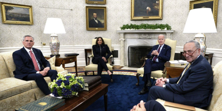 美國現金耗盡危機》白宮警告「若債務違約 股市恐暴跌45％」; 兩黨上限談判驟停