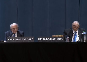 巴菲特憂 AI 如原子彈危險：我們無法取消他的發明！查理芒格懷疑是炒作