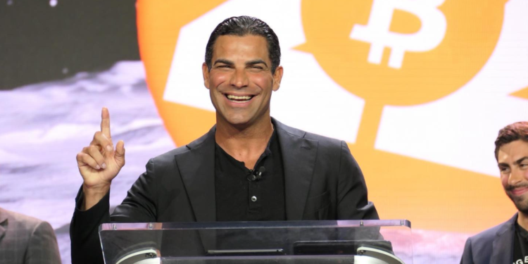 「比特幣定投師」邁阿密市長參選美國總統！黨內先挑戰川普