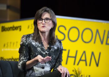 落袋為安！女股神Cathie Wood嘴說看好Coinbase，轉頭大賣8850萬鎂持股