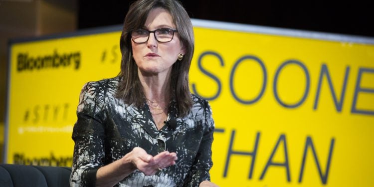 落袋為安！女股神Cathie Wood嘴說看好Coinbase，轉頭大賣8850萬鎂持股